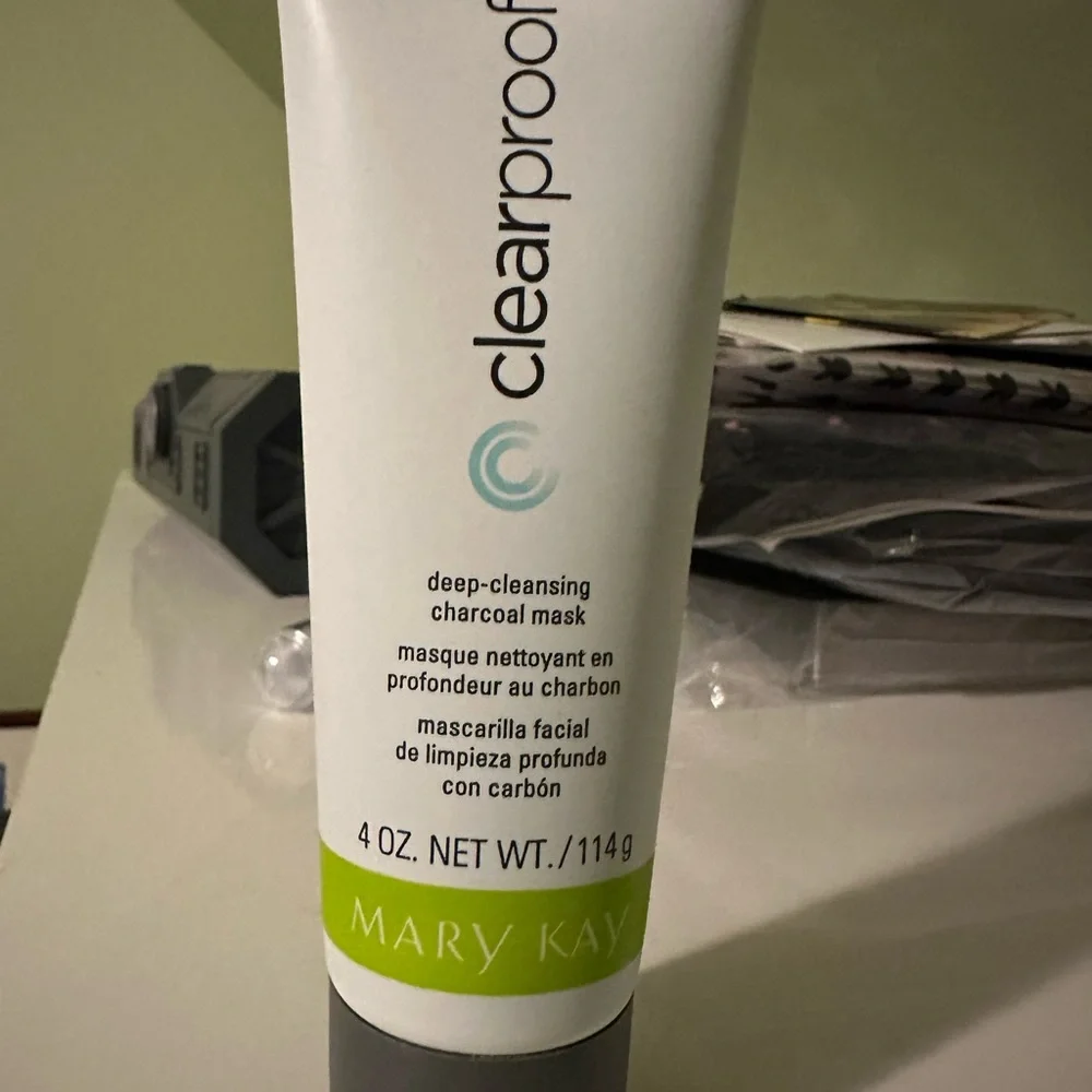 Clear Proof® Deep-Cleansing Charcoal Mask - Picture 1 of 2